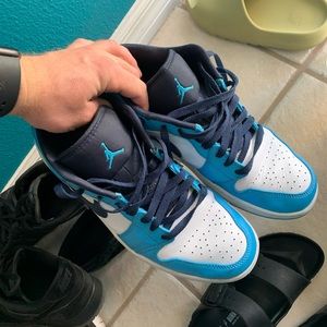 UNC Jordans 1 - 9.5 Men